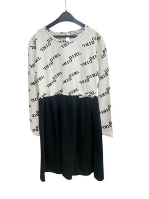 WAXOX Robe noir et blanc avec motif d’écritures Référence : 0703231228